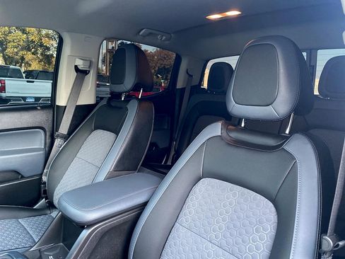 Used 2021 Chevrolet Colorado Z71 RWD image 14