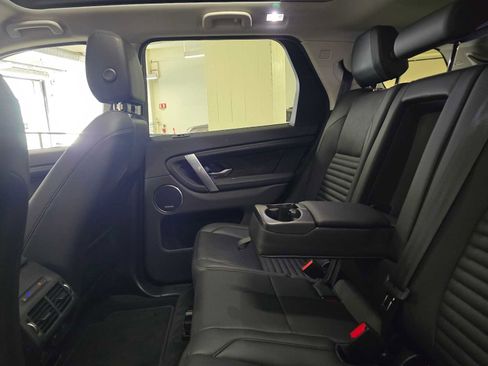 Used 2023 Land Rover Discovery Sport SE image 17