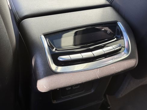 Used 2023 Cadillac XT6 Luxury image 15