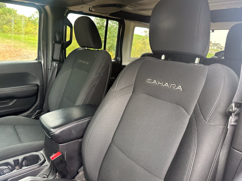Used 2018 Jeep Wrangler Unlimited Sahara AWD/4WD image 9