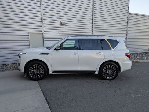 Used 2023 Nissan Armada Platinum w/ Cargo Package image 2
