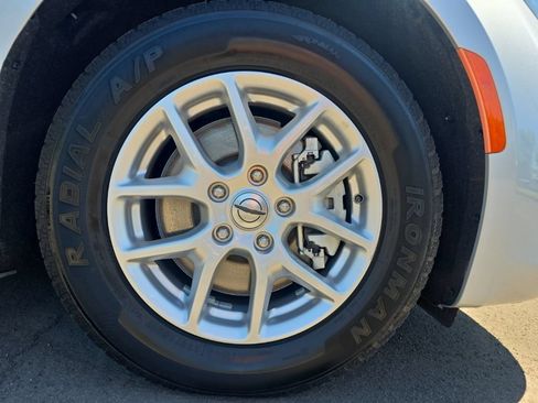 Used 2022 Chrysler Voyager LX FWD image 9