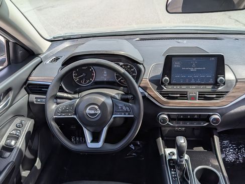 Used 2024 Nissan Altima 2.5 SV FWD image 16