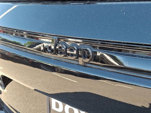 Certified 2024 Jeep Grand Cherokee Altitude AWD/4WD image 16