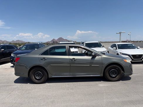 Used 2014 Toyota Camry LE FWD image 2
