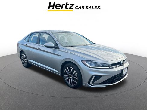 Used 2025 Volkswagen Jetta SE image 1