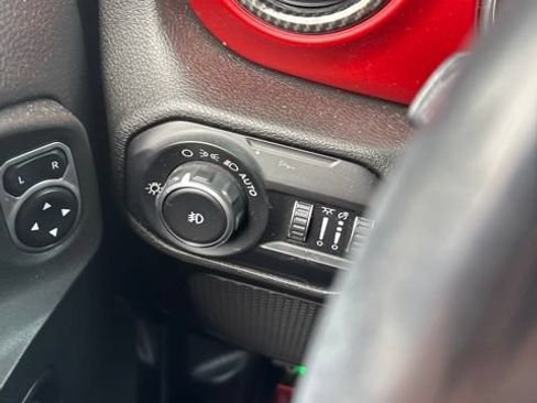Used 2018 Jeep Wrangler Unlimited Rubicon AWD/4WD image 20
