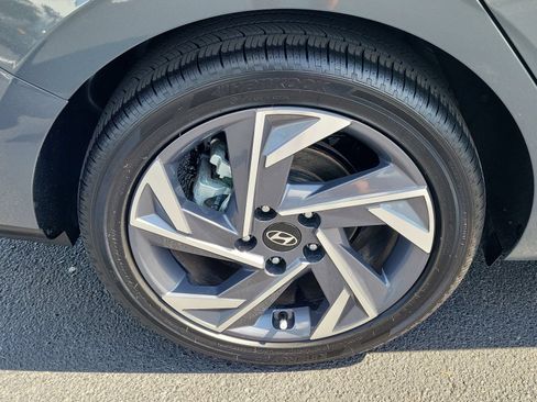 Used 2025 Hyundai Elantra SEL FWD image 5
