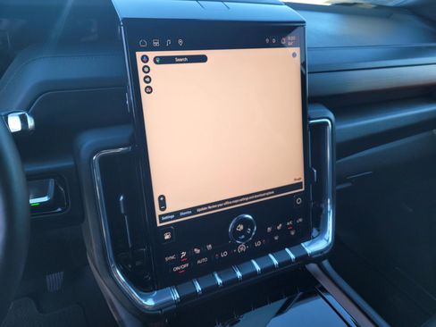 Used 2025 GMC Yukon Denali AWD/4WD image 19