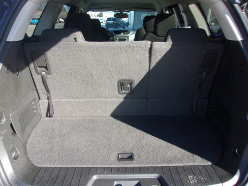 Used 2017 Chevrolet Traverse LT image 16