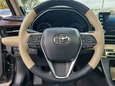 Used 2019 Toyota Avalon Limited image 16