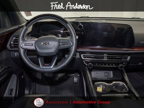 Used 2025 Chevrolet Traverse Z71 w/ Enhanced Driving Package AWD/4WD image 8