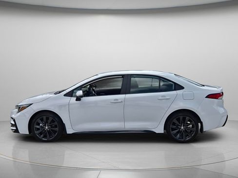 Used 2025 Toyota Corolla SE FWD image 3