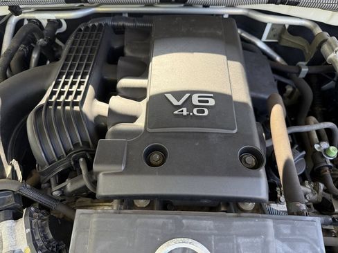 Used 2011 Nissan Frontier SV AWD/4WD image 37