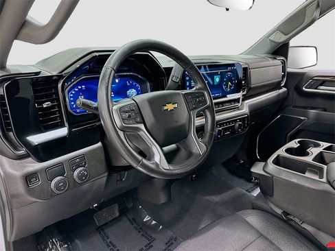 Used 2022 Chevrolet Silverado 1500 LT image 9