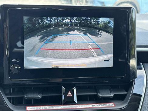 Used 2025 Toyota Corolla LE FWD image 32
