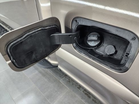 Used 2022 Ford F250 Lariat w/ Tremor Off-Road Package image 28