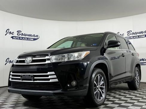 Used 2018 Toyota Highlander XLE AWD/4WD image 2