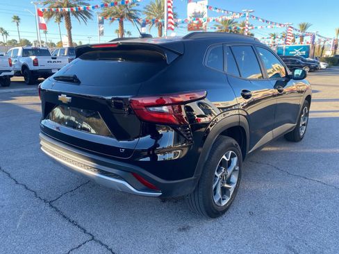 Used 2025 Chevrolet Trax LT image 7