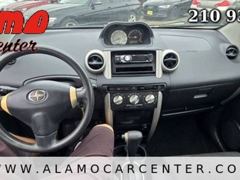 Used 2005 Scion xA FWD image 31