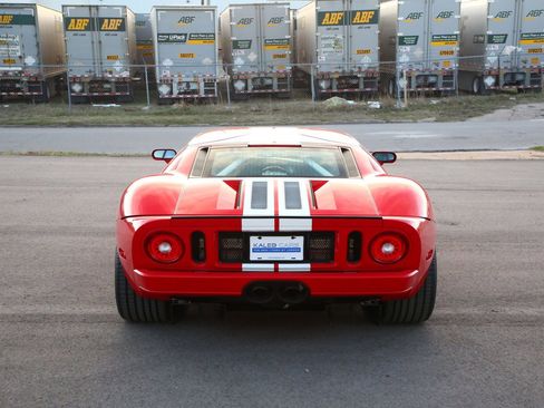 Used 2005 Ford GT image 33