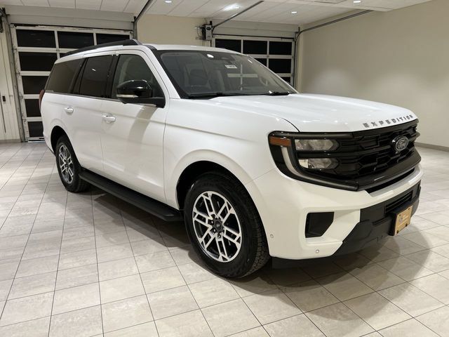 Certified 2025 Ford Expedition Active AWD/4WD image 7