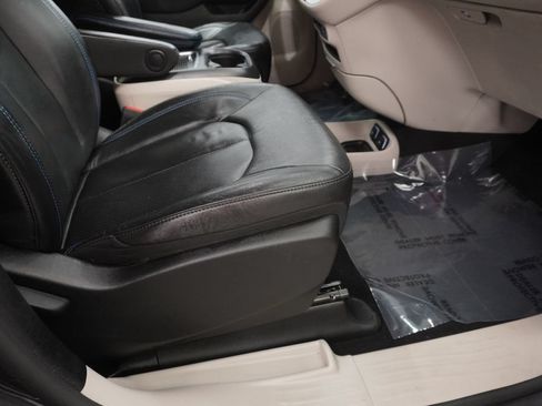 Certified 2021 Chrysler Pacifica Touring-L FWD image 46