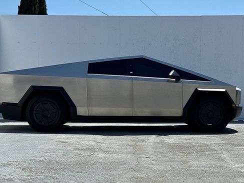 Used 2024 Tesla Cybertruck Cyberbeast AWD/4WD image 2