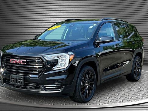 Used 2023 GMC Terrain SLE w/ Driver Convenience Package AWD/4WD image 3