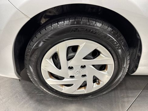 Used 2015 Toyota Prius C Three FWD image 2