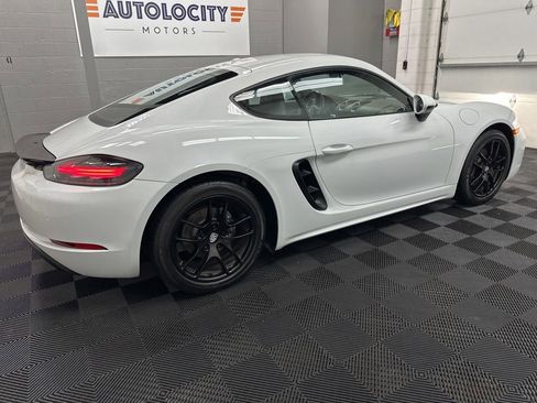 Used 2019 Porsche 718 Cayman RWD image 11