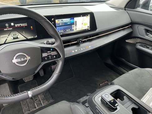 Used 2023 Nissan Ariya AWD image 13