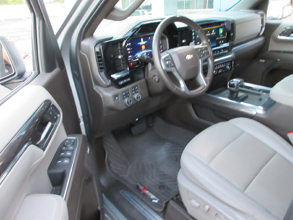 Certified 2024 Chevrolet Silverado 1500 LTZ AWD/4WD image 16