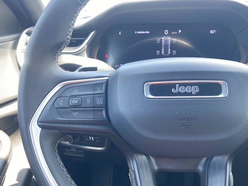 Used 2025 Jeep Grand Cherokee Laredo RWD image 42