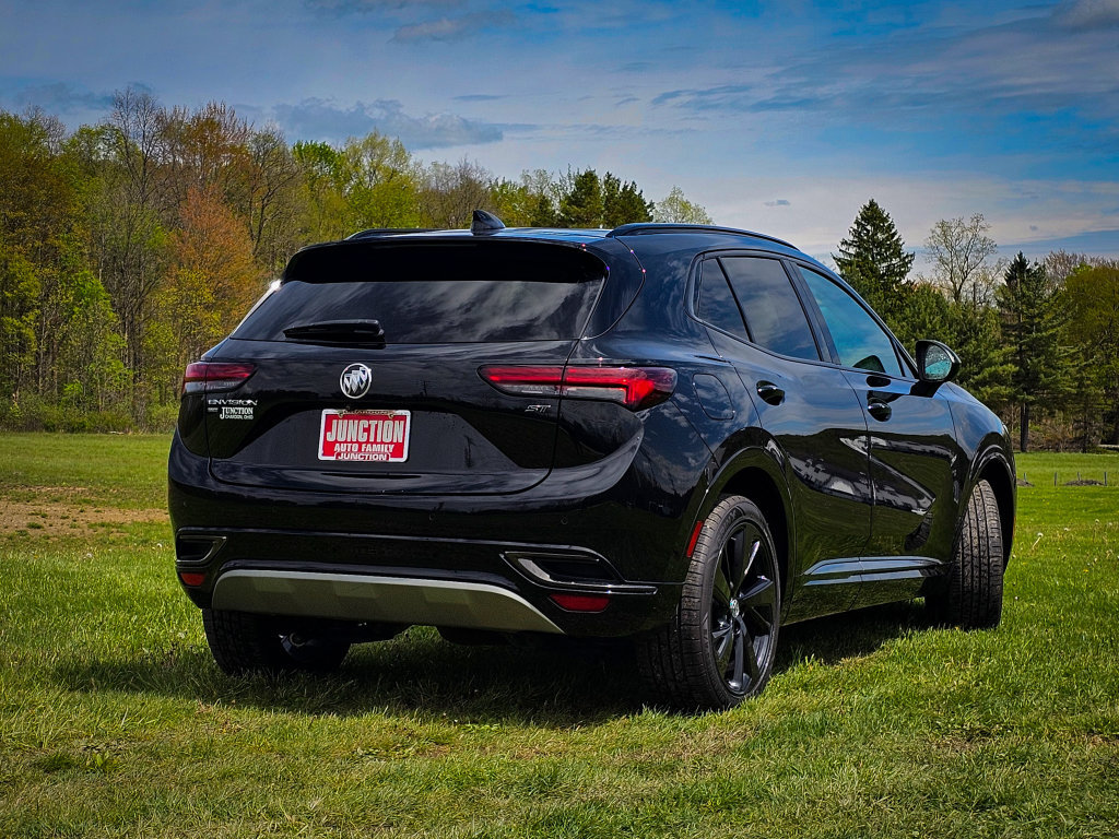 Used 2023 Buick Envision Essence w/ Sport Touring Package AWD/4WD image 4