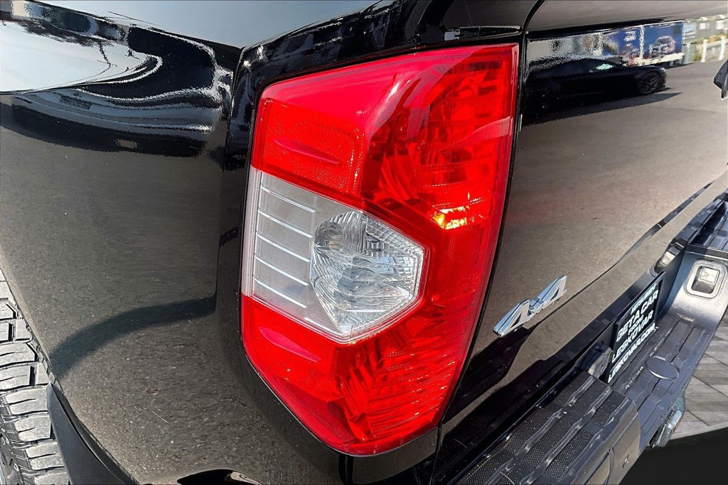Used 2018 Toyota Tundra Limited w/ Limited Premium Package AWD/4WD image 31