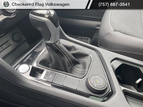 Used 2024 Volkswagen Taos SE image 42