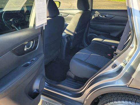 Used 2017 Nissan Rogue SV image 25