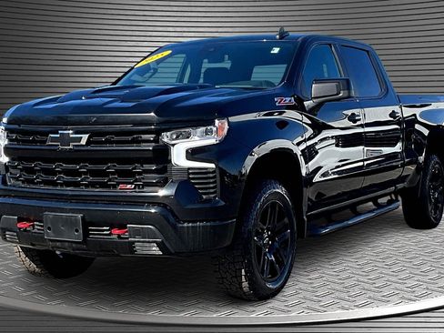 Used 2025 Chevrolet Silverado 1500 LT Trail Boss w/ Convenience Package II image 3