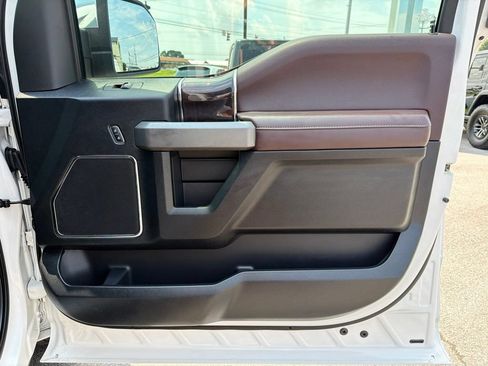 Used 2017 Ford F150 Platinum w/ Equipment Group 701A Luxury AWD/4WD image 21