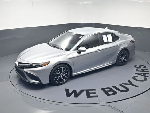 Used 2024 Toyota Camry SE image 28