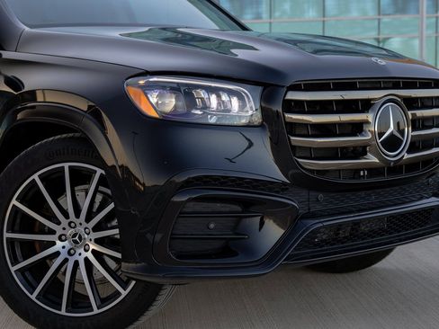 Used 2024 Mercedes-Benz GLS 450 4MATIC image 6