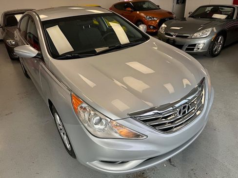 Used 2011 Hyundai Sonata GLS image 7