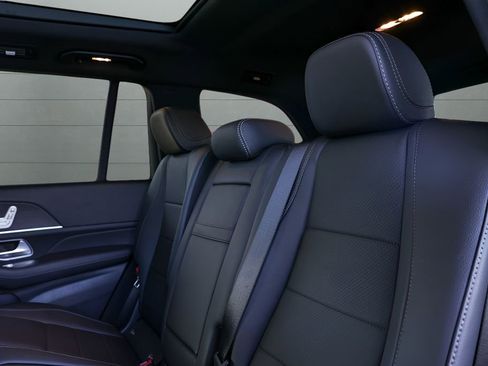 Used 2025 Mercedes-Benz GLS 450 4MATIC image 50