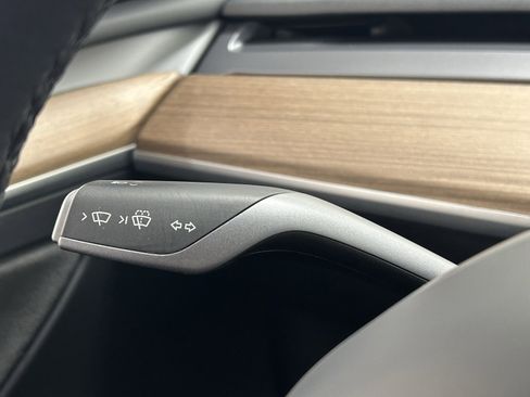 Used 2023 Tesla Model Y Long Range image 11