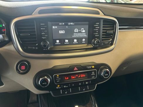 Used 2020 Kia Sorento EX AWD/4WD image 17
