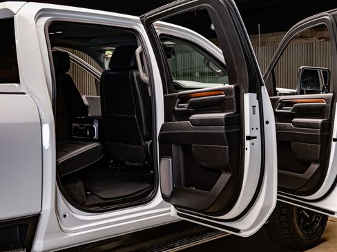 Used 2025 GMC Sierra 3500 Denali w/ Denali Reserve Package image 31