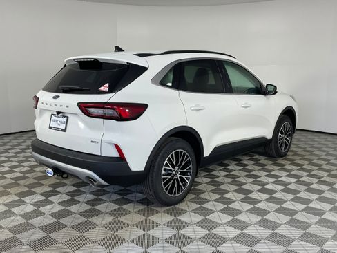 New 2025 Ford Escape SE w/ Class II Trailer Tow Package image 6