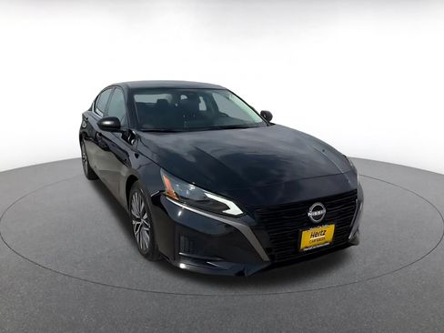 Used 2026 Nissan Altima 2.5 SV FWD image 3