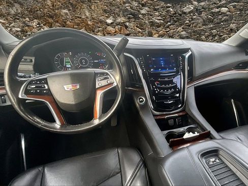 Used 2019 Cadillac Escalade Luxury image 13